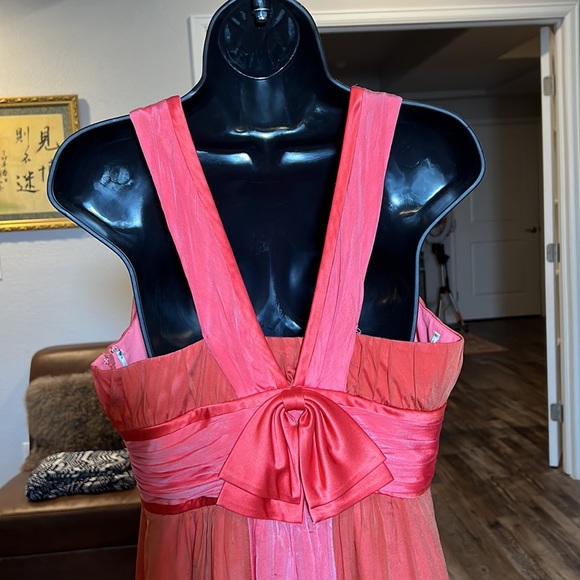 Kay Unger NY | size 12 | self:100% silk & lining: 100% polyester | Coral Color - Picture 7 of 11